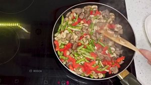Готовим быстро и вкусно спагетти с говядиной в соусе терияки