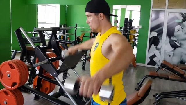 Махи гантелей перед собой(ладони вниз)+махи гантелей в стороны+махи гантелей в наклоне