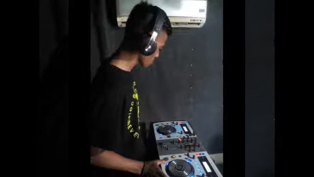 Single Rafy Fr - EDM Java Terror (Edit) смотреть онлайн