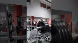 Присед 180 кг. на 10 раз.