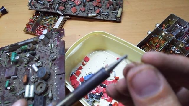 Срезка с плат радиодеталей содержащие драгметаллы.