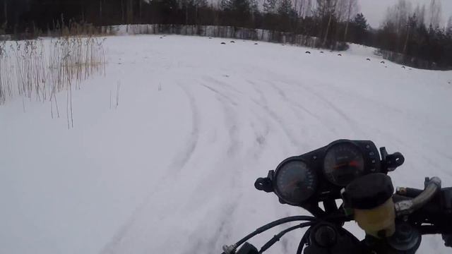Sportbike Kawasaki ZX6R on ice / На спорте по льду! смотреть онлайн