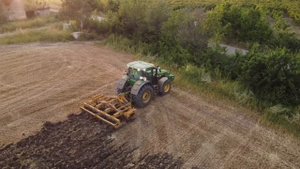 John-Deere 8R340 + Alpego Crakker 400