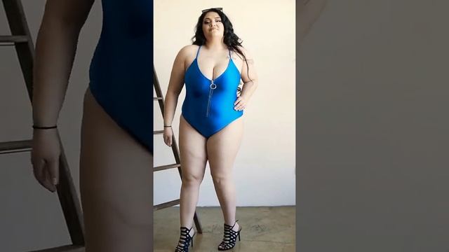 Пышка В Синем Купальнике | Подпишись! #shorts #купальник смотреть онлайн