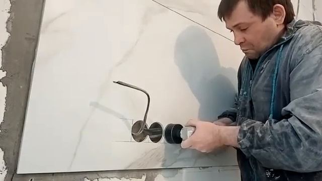 плитка 120 на 60 Вырезаем подрозетники в керамограните 1200х600 смотреть онлайн