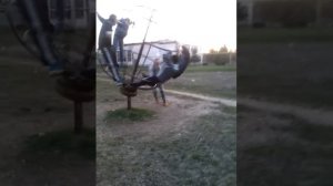 Село добрушино , мы катаемся на качеле