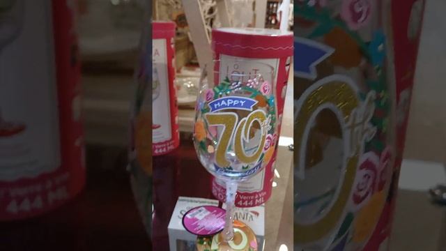 Если вы ищете рождественские сувениры, то вам сюда, в Биг Бээр Леик. Сан-Бернандино, США смотреть онлайн