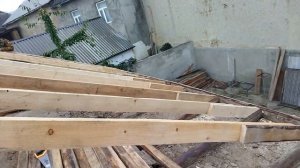 Кровля дома асбестовым шифером. Roofing of the house with asbestos slate.