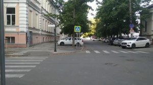 КИШИНЕВ 2 - Кишиневский Арбат, гостиница "Молдова", пешеходная улица и вагоны на главной площади.