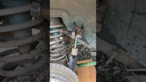 Нива шевролет Закисший болт заднего амортизатора верхняя втулка