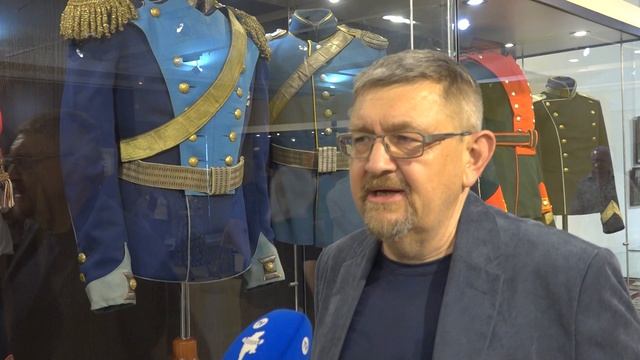 Живой оркестр и гусарские мундиры в «Конном дворе»