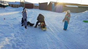 Падения и опасные моменты. Дети на снегоходе.