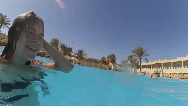 Подводная съемка в бассейне 2 смотреть онлайн