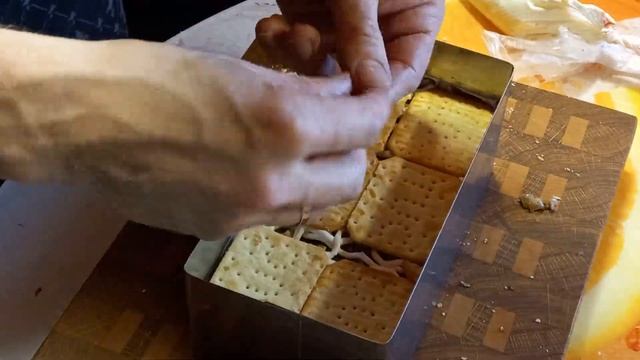 Закусочный слоеный торт / торт с курицей и грибами