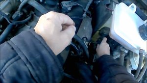 УАЗ ПАТРИОТ устраняю стук рулевого кардана.
