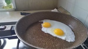 Как пожарить яйцо Правильно? Яичница, которая не пригорит и прожарится равномерно.