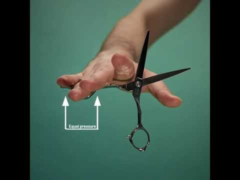 Как правильно держать ножницы для стрижки / How to hold the clipping scissors correctly