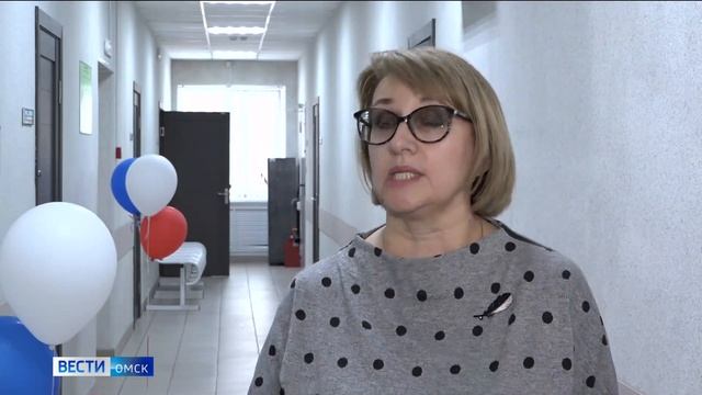 В Омске открылся первый центр для общения пожилых людей смотреть онлайн