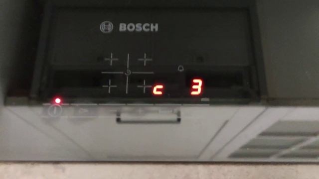Piano cottura a induzione Bosch PUE611 come impostare il limite massimo di potenza. смотреть онлайн