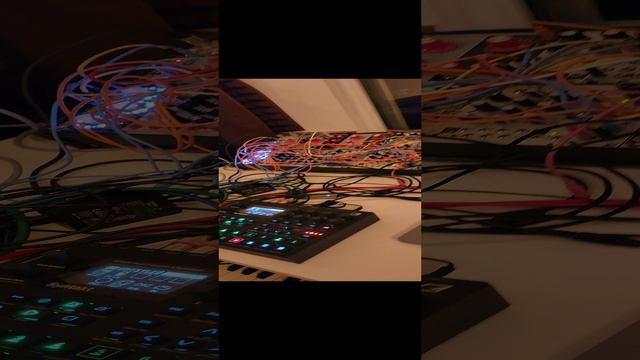 #bassoostinato Живое Техно с @yuraginzbourg на Elektron Digitakt + Syntakt и #eurorack