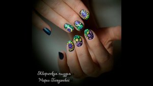 Точечная роспись на ногтях "Мандала"