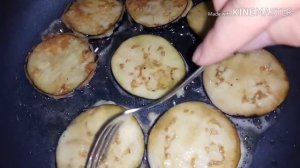 Закуска из баклажанов с чесноком, зеленью и помидором. Вкуснота не оторваться!