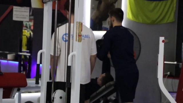 ПРИТВОРИЛСЯ СЕЛЬСКИМ ПАРНЕМ В ТРЕНАЖЁРНОМ ЗАЛЕ|ПРАНК НАД КЛИЕНТАМИ ЗАЛА ATLANT GYM смотреть онлайн