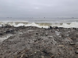 Морские волны в бухте Тихой. Владивосток.