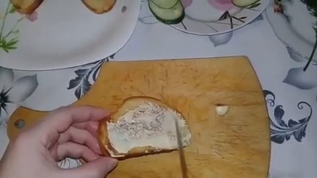 Бутерброды со шпротами. Быстрые и вкусные бутерброды из консервы. Бутерброды с рыбой