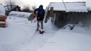 Чищу снег электроснеголопатой Снегоуборщик аккумуляторный Patriot PE 1001UES