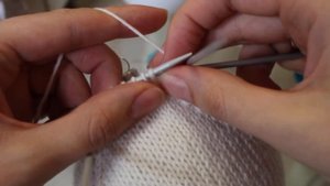 ВЯЗАНЫЙ НОВОГОДНИЙ ШАР. ВЯЗАНАЯ ИГРУШКА-ШАР НА ЁЛКУ. Вязание спицами