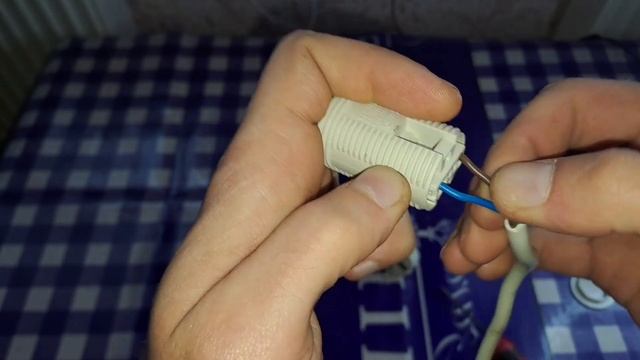 Как Подключить Патрон Под Цоколь Лампочки Е14 "Маленький Цоколь!" Простой Способ! смотреть онлайн