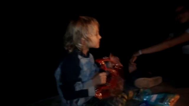 Мама Анархия.Кино,исполняет Наталья Свободина. Макс подыгрывает на тамбурине смотреть онлайн