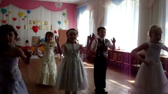 Детские танцы.Веселый вход на выпускной. детские танцы смотреть онлайн