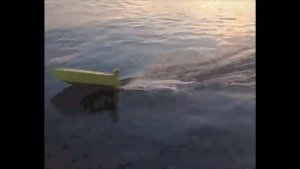 Самодельный радиоуправляемый катер из потолочки. (нарезка)