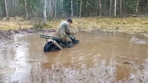 Самодельный полноприводный мотовездеход 2х2 - заплыв  в болотной чаче, чуть не утопил мотоцикл.