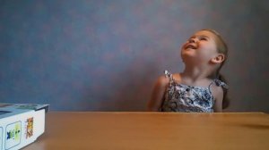 Летающий миньон на пульте управления Unboxing flying Minion girl run in on