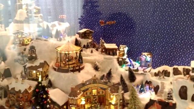 На фабрике елочных игрушек в Клавдиево под Киевом смотреть онлайн