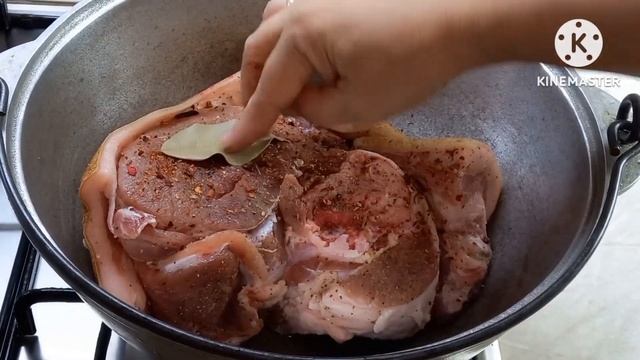 Так я готовлю свинину на семейные праздники. Мясо всегда остаётся изумительно вкусным даже холодным смотреть онлайн