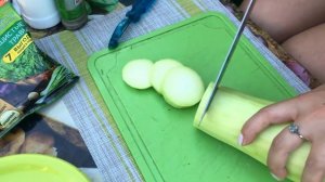 Кабачки на гриле, с бомбическим соусом