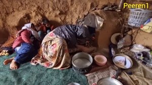 Mother of nomads: Khadija's efforts to save her daughter from chicken pox2024