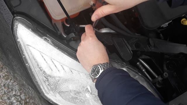 Wymiana żarówki przedniej FOCUS MK2 LIFT - zdejmowanie reflektora смотреть онлайн