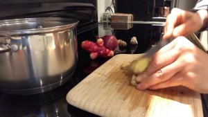 Веганский суп из овощей, согревающий . Быстрый в приготовлении .