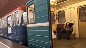 Московский метрополитен станция Петровско-Разумовская прибытие поезда в сторону станции Окружная