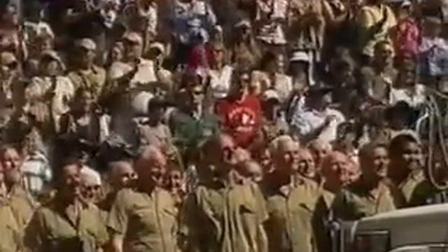 John Williamson - Give Me A Home Among The Gum Trees (Live) смотреть онлайн