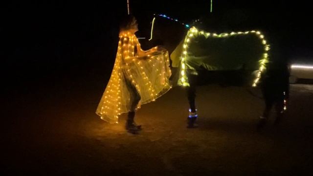 Bella & Barbara - Glow in the Dark Liberty Freestyle Performance смотреть онлайн