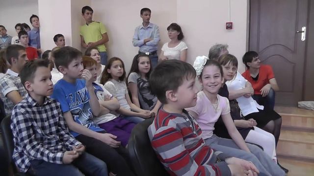 14.05.2015 Дети в зале школы 00722 смотреть онлайн