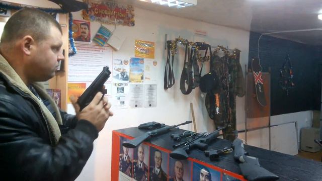 Стрельба из пистолета-пулемёта "Беретта" смотреть онлайн