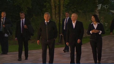 Владимир Путин посетил музейно-исторический парк "Остров фортов"