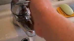 СУПЕР БЫСТРЫЙ способ почистить смеситель для ванной  от налета